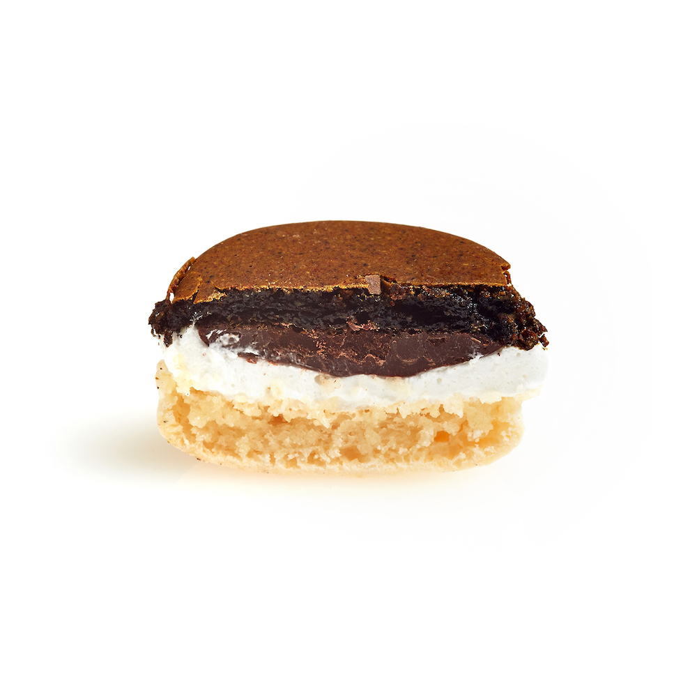 S'more Macaron cut